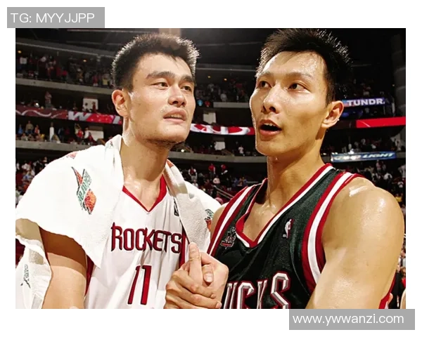 姚明坐着合影展现篮球巨星风采与亲和力的完美瞬间