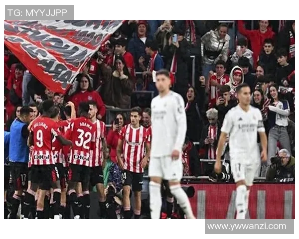 中超激战曼联逆转皇马精彩集锦引发全场热烈反响 中超激战曼联逆转皇马精彩集锦引发全场热烈反响