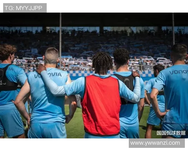 德甲焦点战：里昂与巴黎圣日耳曼激战成和引发全场热议