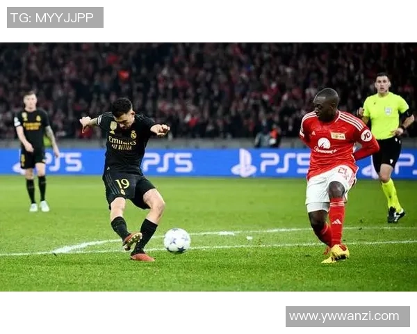 欧联杯惊天逆转皇马在绝境中3-2战胜曼联创造历史冷门瞬间引爆全场